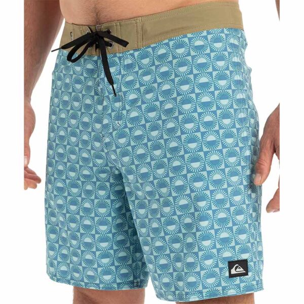 QUIKSILVER SURFSILK STRAIGHT LEG 18 BOARDSHORT - Image 4
