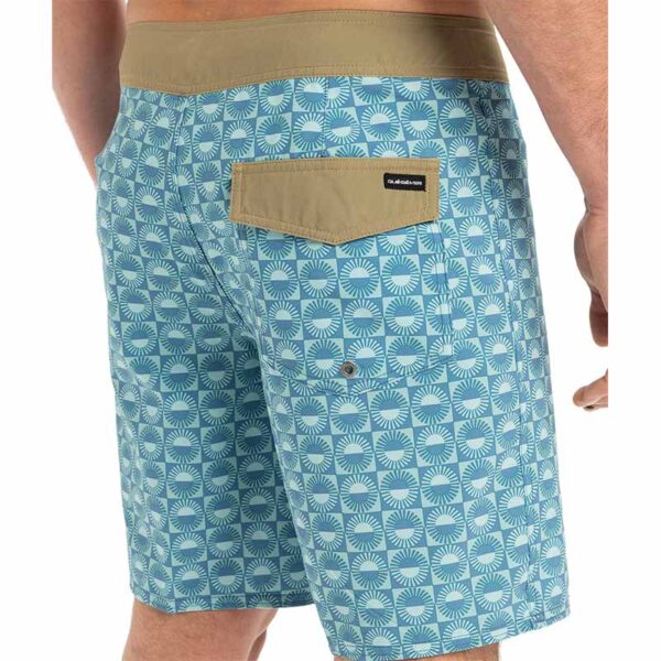 QUIKSILVER SURFSILK STRAIGHT LEG 18 BOARDSHORT - Image 3