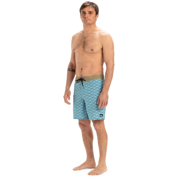 QUIKSILVER SURFSILK STRAIGHT LEG 18 BOARDSHORT - Image 2